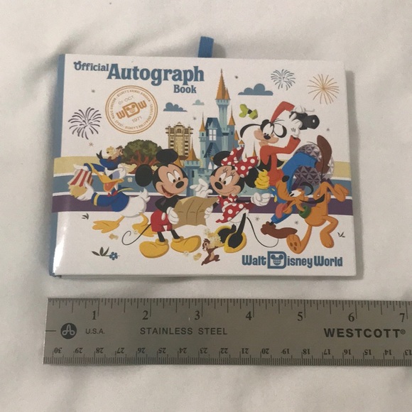 🏰 New Walt Disney World Official Autograph Book